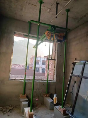 室內(nèi)四柱直滑式小吊機(jī)這