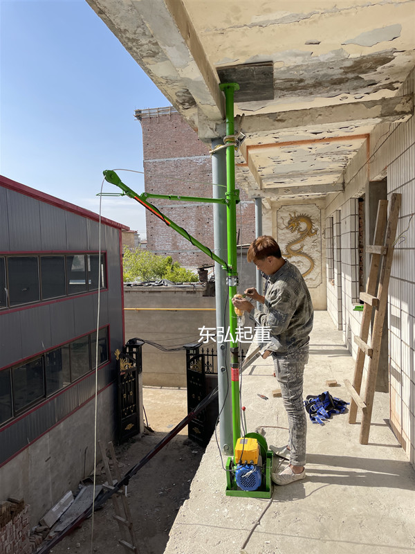 500公斤樓房立柱式小吊機(jī)